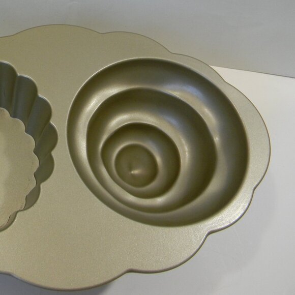 NordicWare The Great Cupcake Pan 10 Cups of Batter EUC - Picture 3 of 5